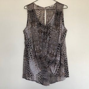 Women’s v neck snake print blouse Medium
